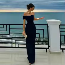 Vestido largo de satén con corte sirena y largo hasta el suelo