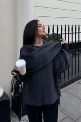 Abrigo corto de punto asimétrico con cuello bufanda