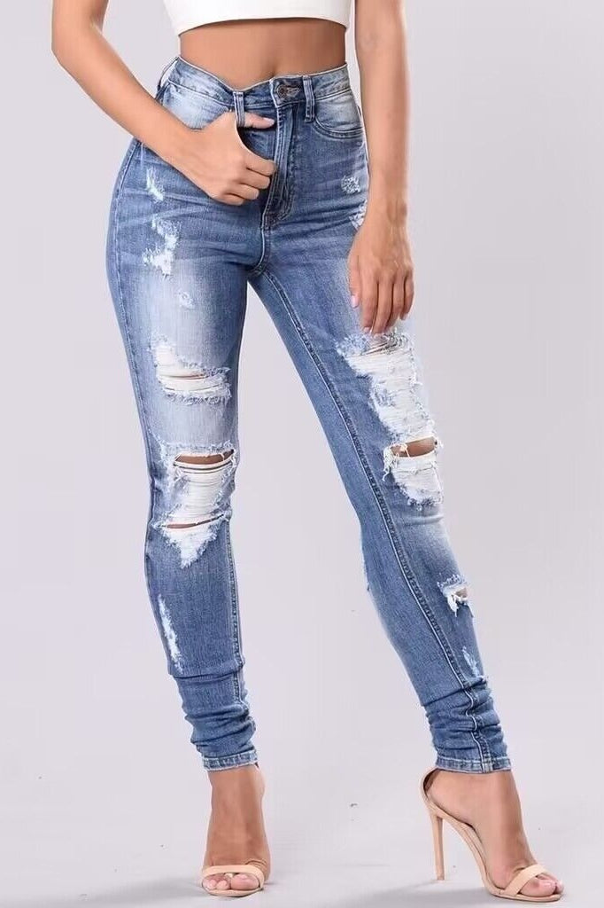 Vaqueros rectos rotos y lavados